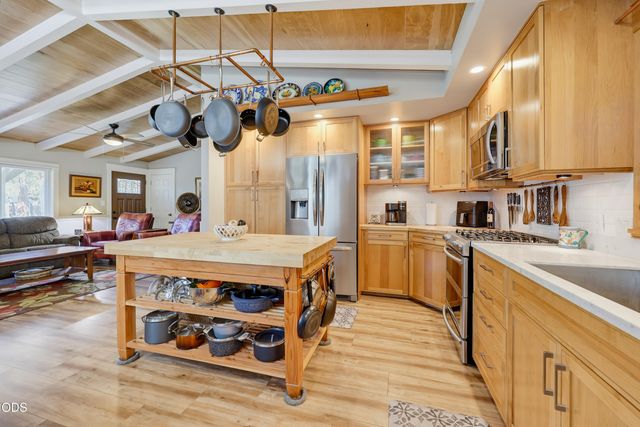 383 Whispering Pines Lane, Grants Pass, OR 97527