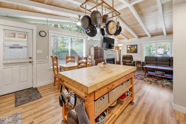 383 Whispering Pines Lane, Grants Pass, OR 97527