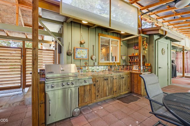 383 Whispering Pines Lane, Grants Pass, OR 97527