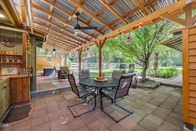 383 Whispering Pines Lane, Grants Pass, OR 97527