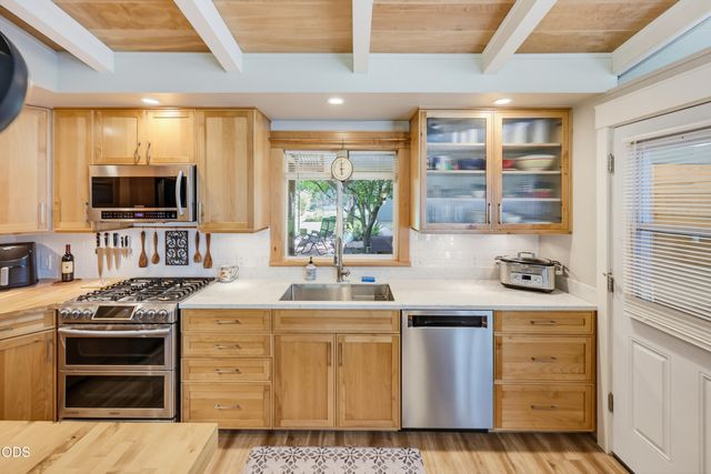 383 Whispering Pines Lane, Grants Pass, OR 97527