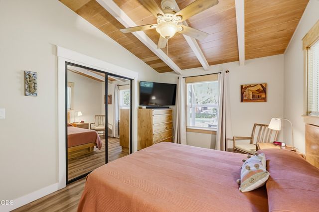 383 Whispering Pines Lane, Grants Pass, OR 97527