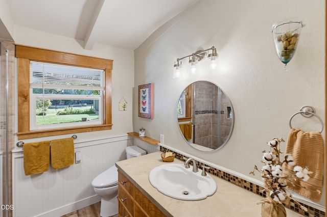 383 Whispering Pines Lane, Grants Pass, OR 97527