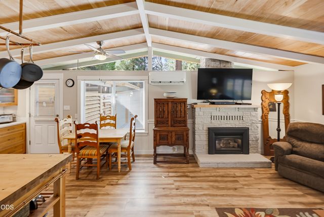 383 Whispering Pines Lane, Grants Pass, OR 97527