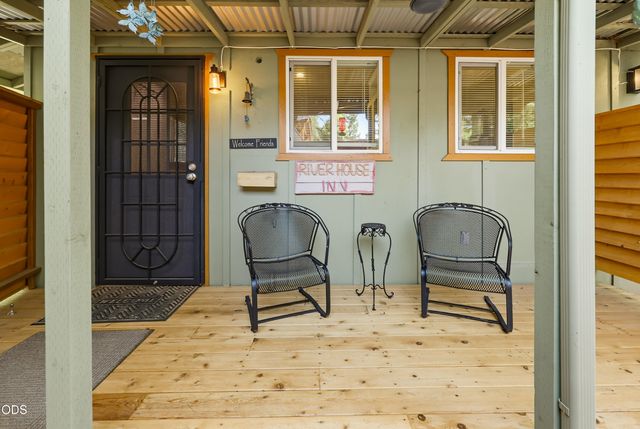 383 Whispering Pines Lane, Grants Pass, OR 97527