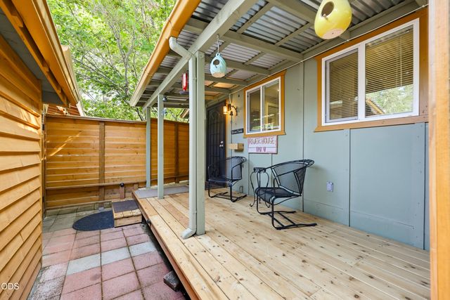 383 Whispering Pines Lane, Grants Pass, OR 97527