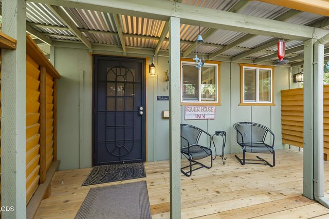 383 Whispering Pines Lane, Grants Pass, OR 97527