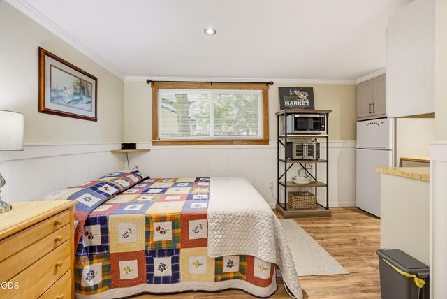 383 Whispering Pines Lane, Grants Pass, OR 97527