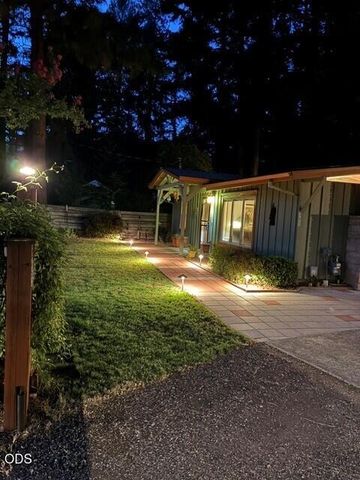 383 Whispering Pines Lane, Grants Pass, OR 97527