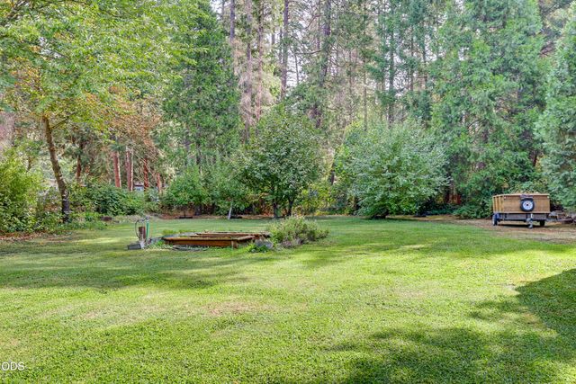 383 Whispering Pines Lane, Grants Pass, OR 97527