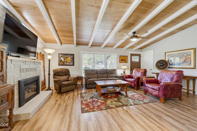 383 Whispering Pines Lane, Grants Pass, OR 97527