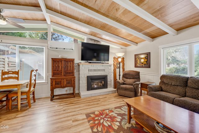383 Whispering Pines Lane, Grants Pass, OR 97527