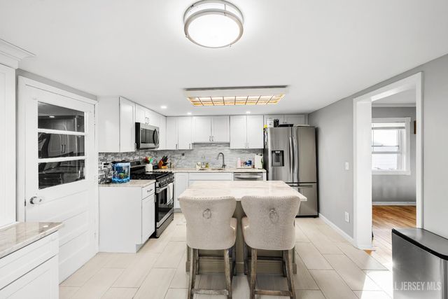 42 John Street, Helmetta, NJ 08828