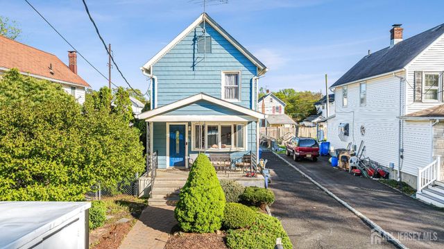42 John Street, Helmetta, NJ 08828