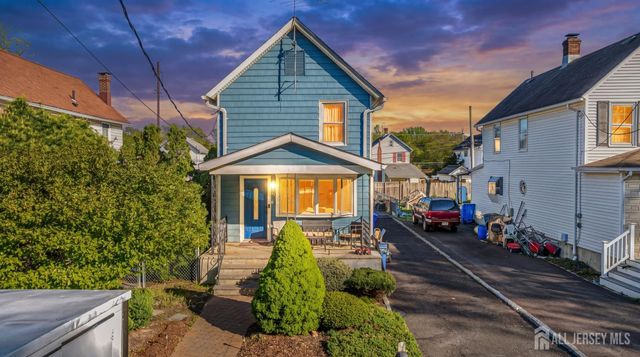 42 John Street, Helmetta, NJ 08828
