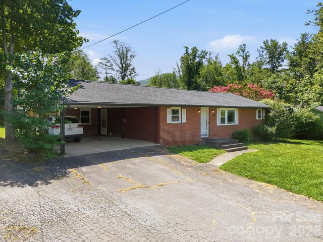 376 School Road E, Asheville, NC 28803