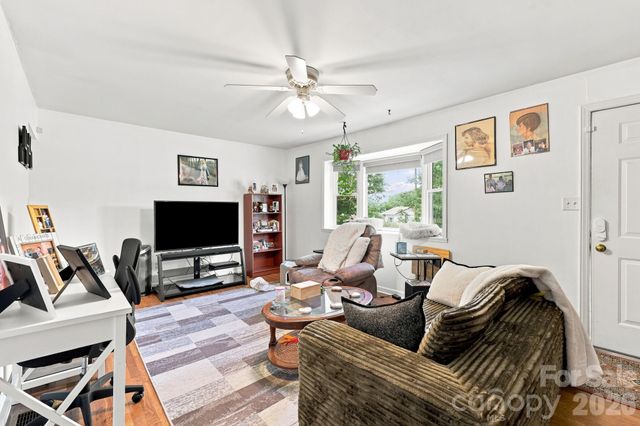 376 School Road E, Asheville, NC 28803