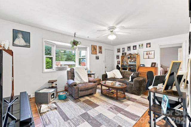 376 School Road E, Asheville, NC 28803