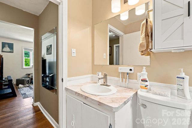 376 School Road E, Asheville, NC 28803