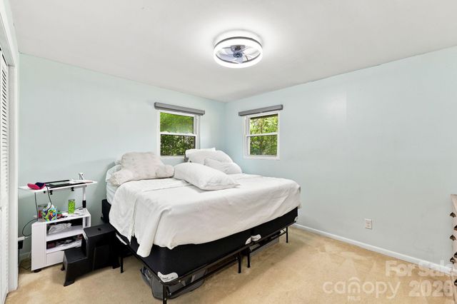 376 School Road E, Asheville, NC 28803