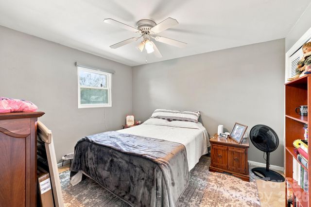 376 School Road E, Asheville, NC 28803