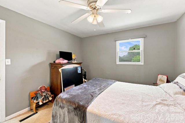 376 School Road E, Asheville, NC 28803