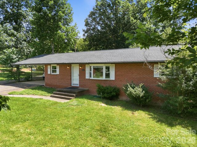 376 School Road E, Asheville, NC 28803