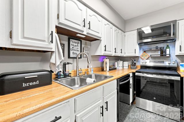 376 School Road E, Asheville, NC 28803