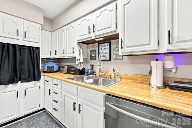 376 School Road E, Asheville, NC 28803