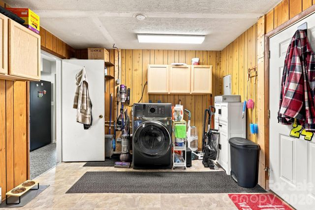 376 School Road E, Asheville, NC 28803