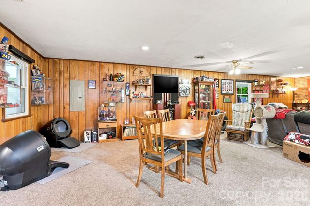 376 School Road E, Asheville, NC 28803
