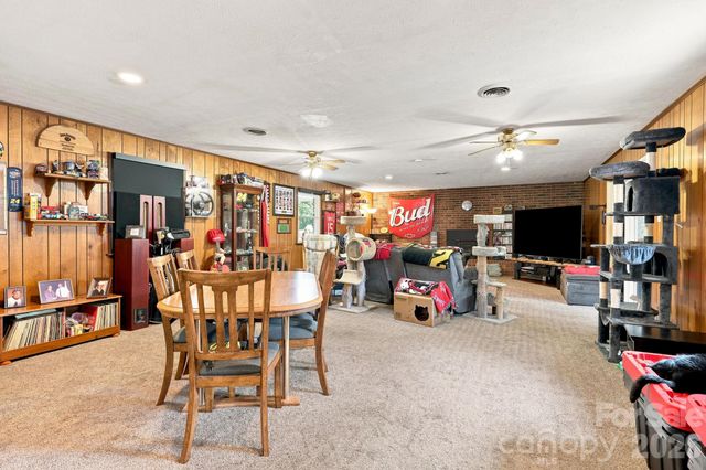 376 School Road E, Asheville, NC 28803