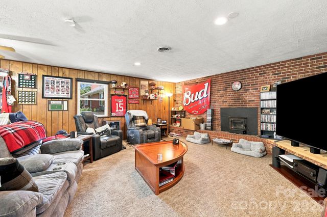 376 School Road E, Asheville, NC 28803