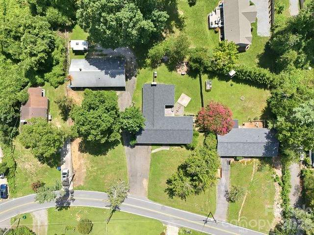376 School Road E, Asheville, NC 28803