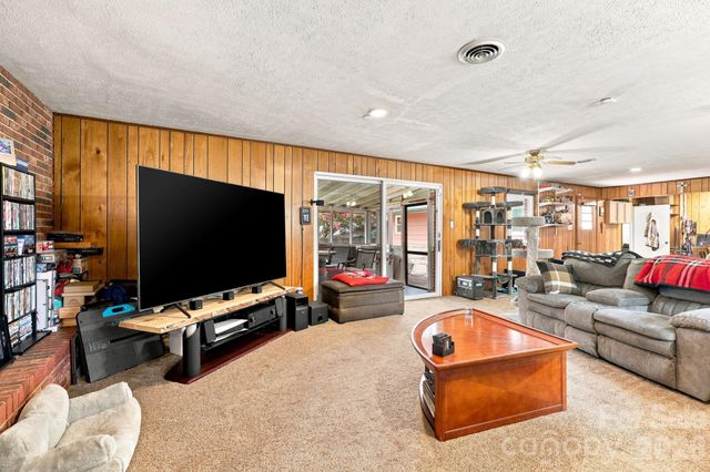 376 School Road E, Asheville, NC 28803