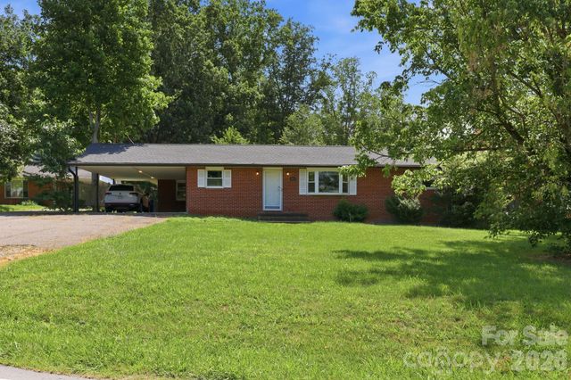 376 School Road E, Asheville, NC 28803