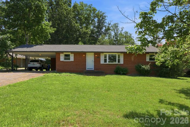 376 School Road E, Asheville, NC 28803