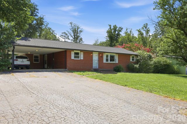 376 School Road E, Asheville, NC 28803