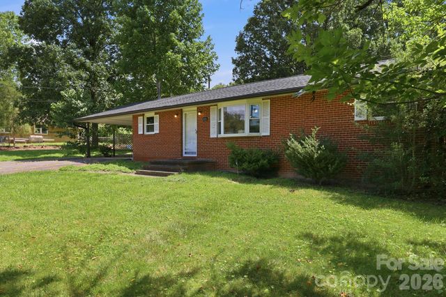376 School Road E, Asheville, NC 28803