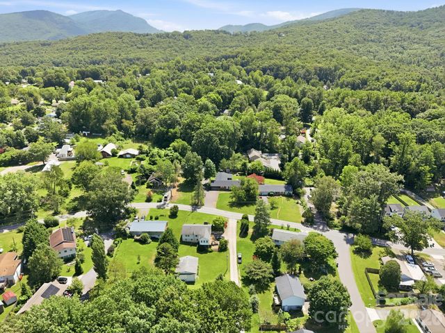 376 School Road E, Asheville, NC 28803