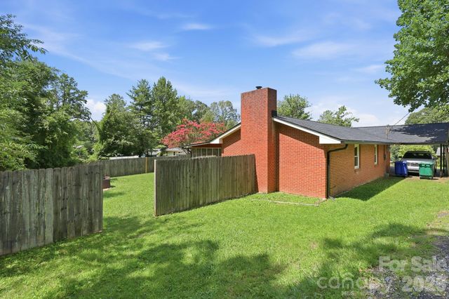 376 School Road E, Asheville, NC 28803