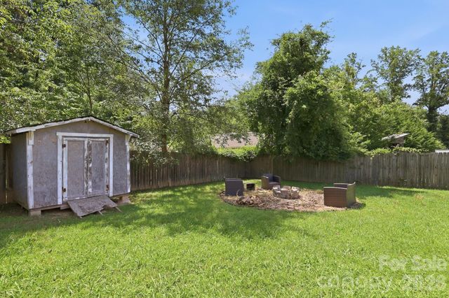 376 School Road E, Asheville, NC 28803