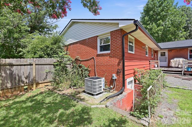 376 School Road E, Asheville, NC 28803