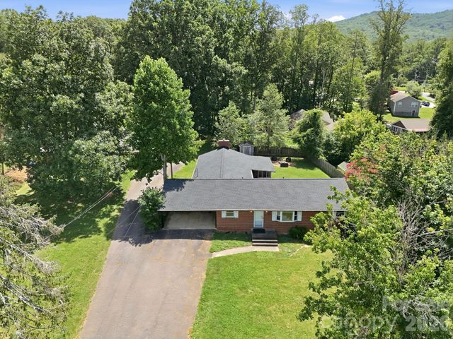 376 School Road E, Asheville, NC 28803