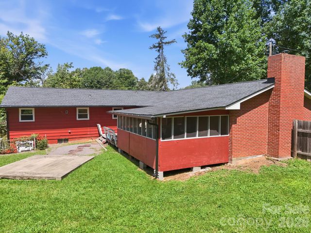 376 School Road E, Asheville, NC 28803