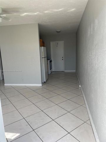 711 SW 10th St, Dania Beach, FL 33004