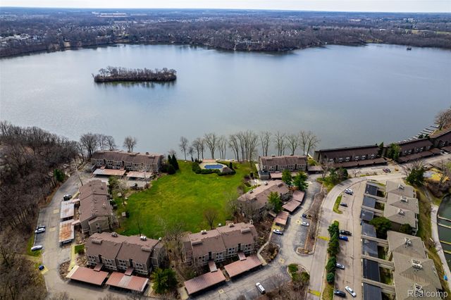 1695 Cliffs Landing 302, York Charter Township, MI 48198