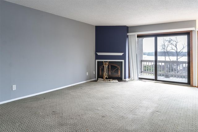 1695 Cliffs Landing 302, York Charter Township, MI 48198