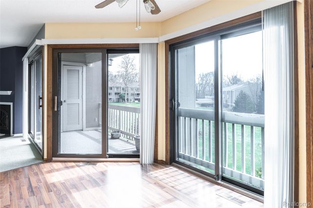 1695 Cliffs Landing 302, York Charter Township, MI 48198