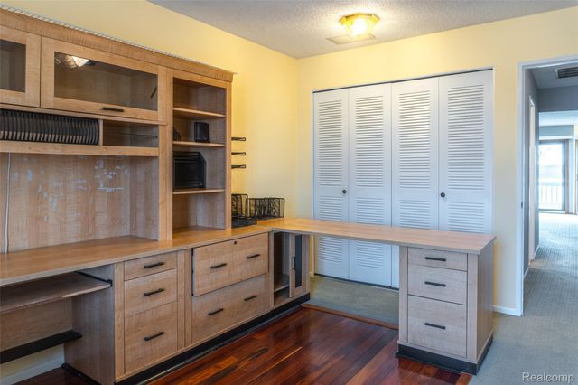 1695 Cliffs Landing 302, York Charter Township, MI 48198